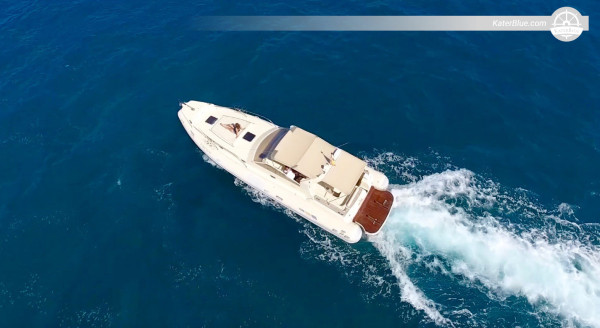 Hızlı ve dengeli, günübirlik geziler için ideal. Solemar 40 RIB motorlu tekne deneyimi, İspanya'nın Barselona şehrinde.
