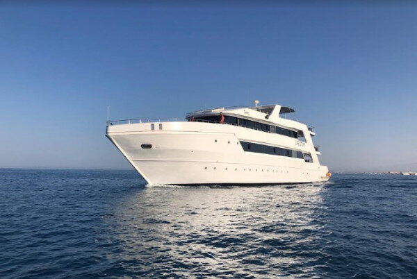 Meravigliosa esperienza di crociera con i fratelli South a bordo di un lussuoso yacht a motore nel Governatorato del Mar Rosso, Egitto.