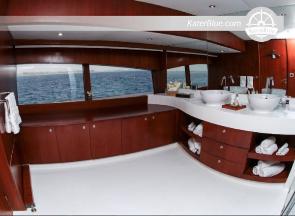 Viaggio di lusso ed esperienza di immersioni subacquee a bordo di un magnifico yacht a motore nel Governatorato del Mar Rosso, Egitto.