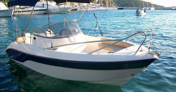 Increíble alquiler de un día en una lancha motora RIB modificada en Bol, Croacia