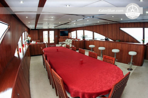 Viaggio di lusso ed esperienza di immersioni subacquee a bordo di un magnifico yacht a motore nel Governatorato del Mar Rosso, Egitto.