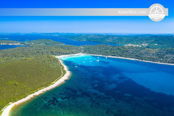 Modified motor yacht for charter around Sakuran Beach in Zadar, Croatia