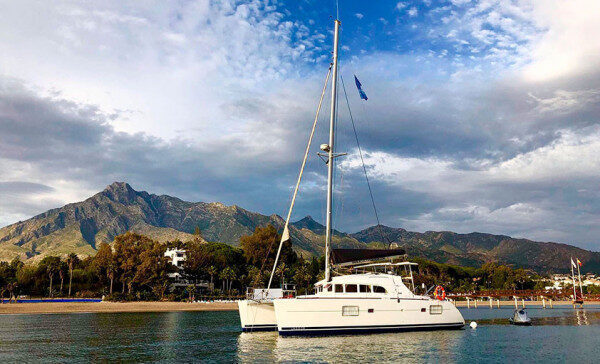 Amazing 2 Hours sailing Tour with a Stunning Catamaran in Málaga, Spain