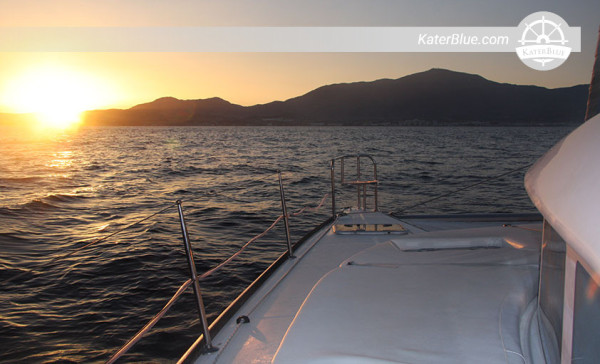 Amazing 8 Hours sailing Tour with a Stunning Catamaran in Málaga, Spain