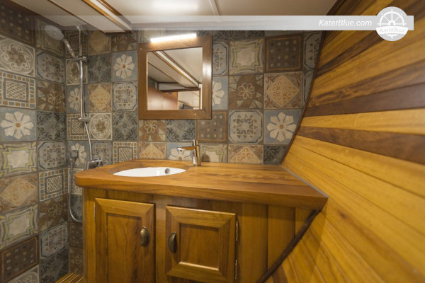 Our Luxury Yacht Offers You A Luxurious Authentic Experience-Charter in Athens, Greece