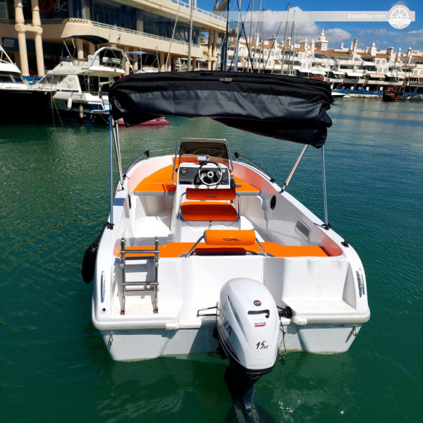 İspanya'nın Málaga şehrinde sportif bir motorlu tekneyle heyecan verici 1 saatlik yelken gezisi.