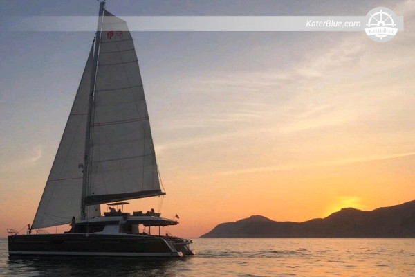New Luxury Catamaran Fountaine Pajot for 10 People Capacity-Experience in Setúbal, Portugal
