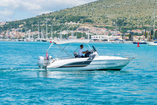 Hırvatistan'ın Trogir şehrinde Space Deck'te muhteşem bir gün.