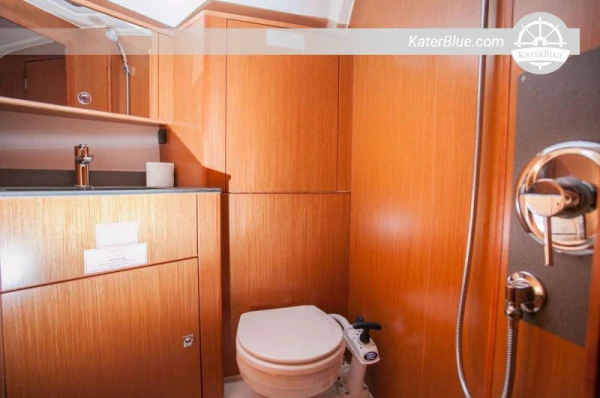 En perfekt båd til charter i Ttogir, Kroatien