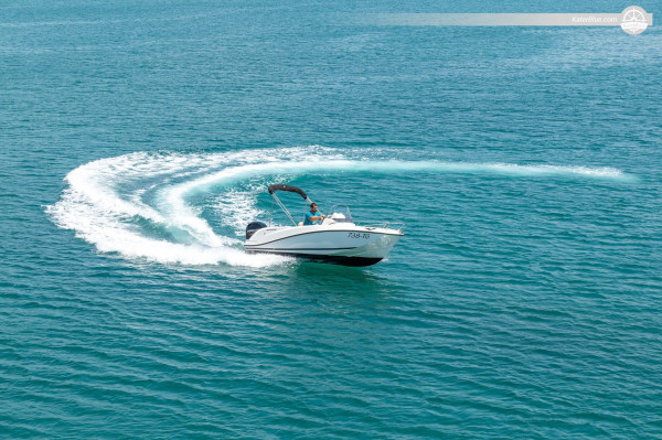 Κάντε τη θάλασσα την παιδική σας χαρά με το RIB Quicksilver-Experience στο Τρογκίρ της Κροατίας