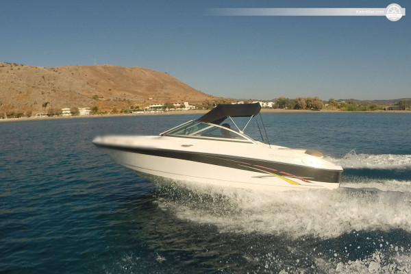 Yunanistan'ın Rodos adasında su sporları maceralarınızda lüks ve konforlu bir motorlu tekne deneyimini birleştirin.