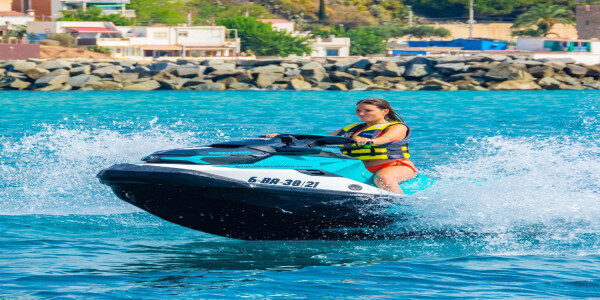 Barselona, ispanya'da lisanssız Jet Ski ile en iyi 20 dakikalık deneyimin tadını çıkarın