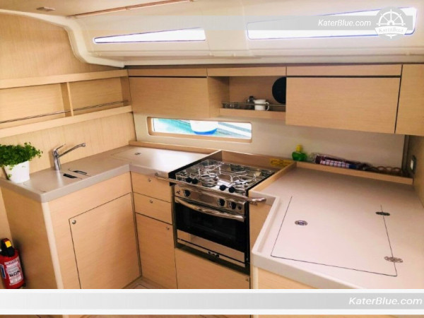 Experience the wonder of Croatian sea on sailing yacht in Split