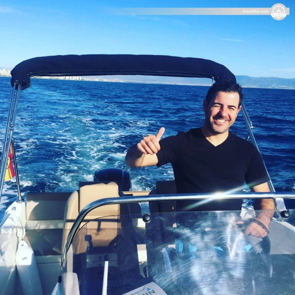 İspanya'nın Málaga şehrinde, mükemmel bir motorlu tekneyle nefes kesen 3 saatlik yelken turu.