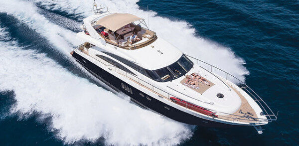 Halb- bis Ganztagesausflug in der Nebensaison mit einem atemberaubenden Beispiel der Princess Motoryachten der M-Modelle – ein Erlebnis in Ornos, Griechenland