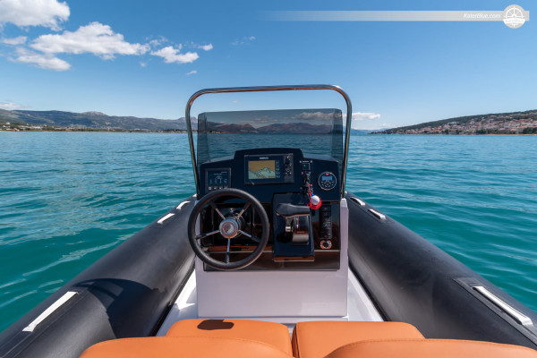 Ein perfektes RIB-Boot für Wasserabenteuer mit der Familie in Trogir, Kroatien