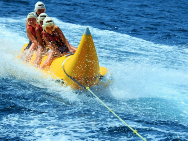 محاولة قارب الموز مع أصدقائك-تجربة في اليكانتي, إسبانيا