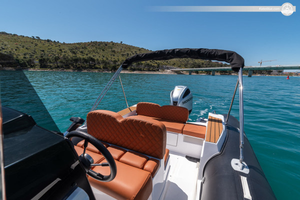 Ein perfektes RIB-Boot für Wasserabenteuer mit der Familie in Trogir, Kroatien