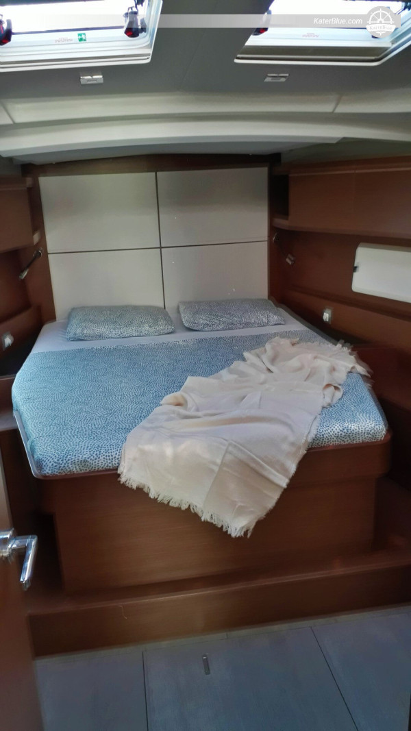 Cruise around Split, Croatia on opulence sailing yacht