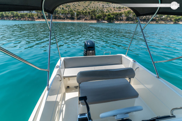 Κάντε τη θάλασσα την παιδική σας χαρά με το RIB Quicksilver-Experience στο Τρογκίρ της Κροατίας