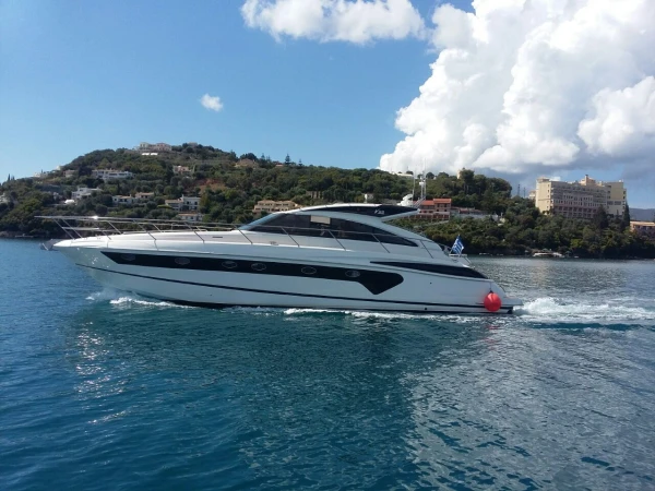 Komfort og stilfuld motoryacht til højhastigheds-sejladsoplevelser i Tirana, Albanien