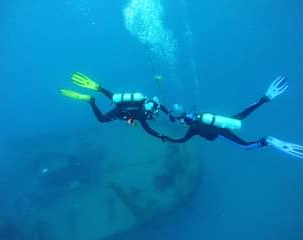 Cruzeiros semanais de catamarã pela costa croata em Vis.