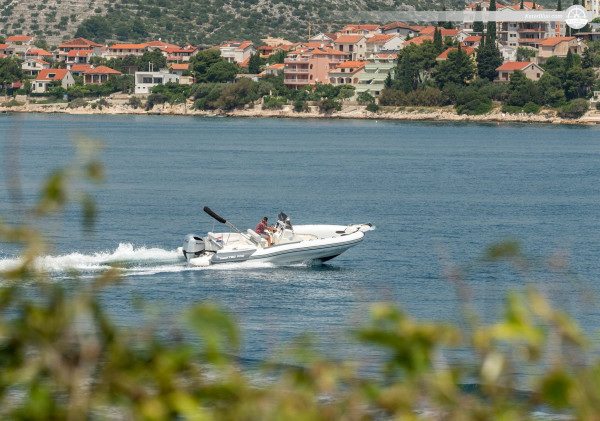 Entwickelt, um alle Fans von RIB-Erlebnissen in Trogir, Kroatien, zu begeistern und anzusprechen.