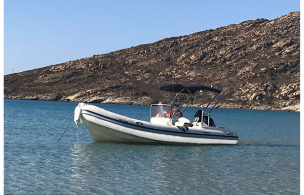 A Spacious and Comfortable Speedboat for Cruising Experience in Vlichada, Greece