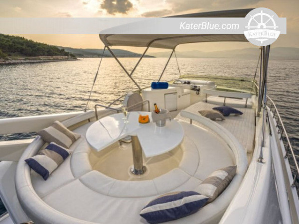 Half-Full Day in High Season With Luxury and Comfort Motor Yacht for Cruising Experience in Ornos, Greece