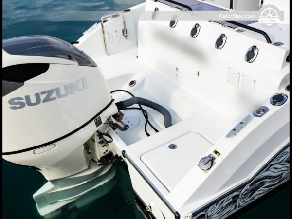 Low Season Water Adventure with Motorboat Beneteau in Alicante, Spain