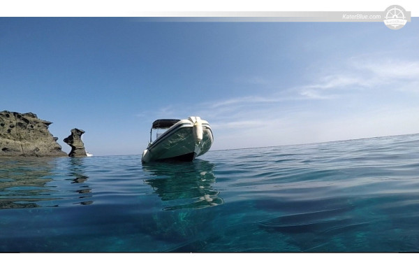 A Spacious and Comfortable Speedboat for Cruising Experience in Vlichada, Greece