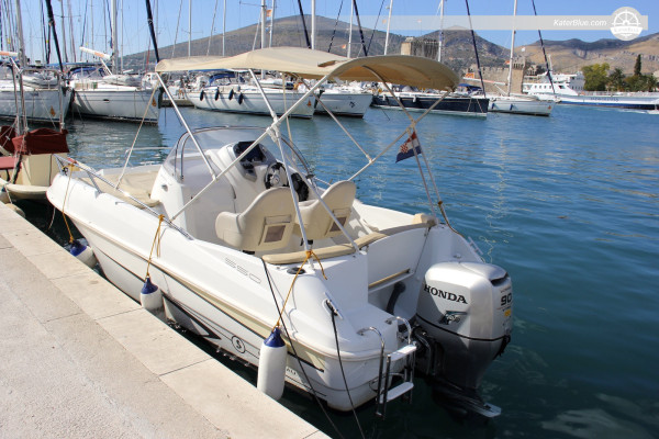 Hırvatistan'ın Trogir kentinde Smart yatıyla keyifli bir gün.