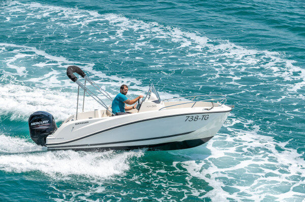 Κάντε τη θάλασσα την παιδική σας χαρά με το RIB Quicksilver-Experience στο Τρογκίρ της Κροατίας