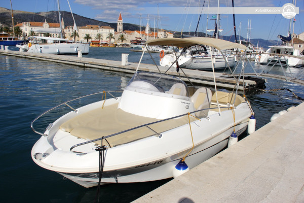 Hırvatistan'ın Trogir kentinde Smart yatıyla keyifli bir gün.