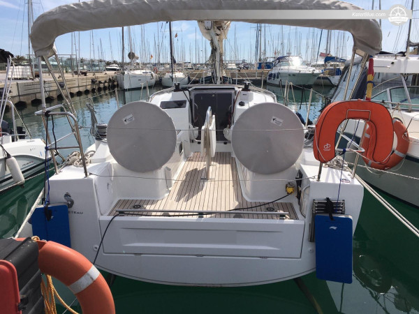 Temporada alta con un velero de prestaciones inmejorables para una experiencia de crucero en Valencia, España