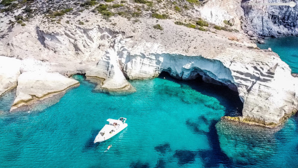 Yunanistan'ın Naxos adasında, inanılmaz derecede konforlu bir RIB teknesiyle yarım günlük bir deneyim.
