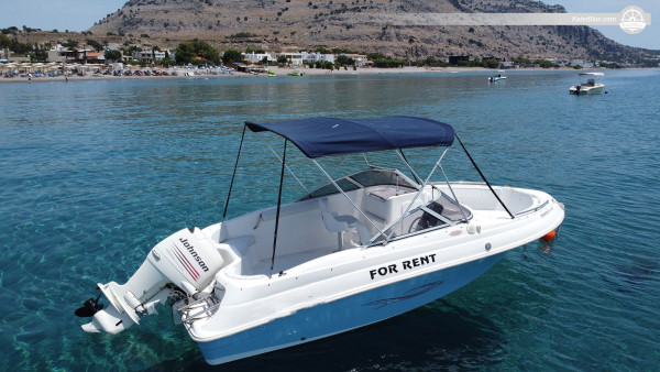 Alquile nuestra lancha motora y descubra las bellezas de la costa sureste de Rodas: aventura acuática en Rodas, Grecia.