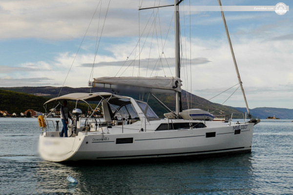 Keseimbangan Luar Biasa Saat Berlayar dengan Kapal Layar Oceanis 41.1 - Pengalaman di Tivat, Montenegro