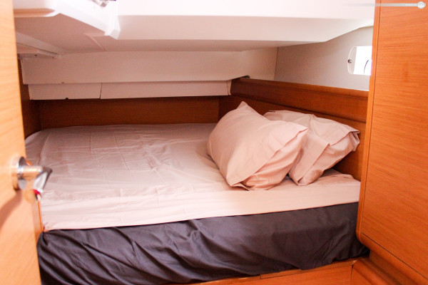 A Magnificent Jeanneau Sailing Yacht for High Season Cruising Experience in Valencia, Spain