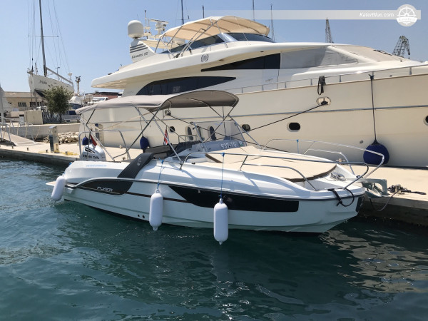 Smart Sundeck para charter de un día en Trogir, Croacia