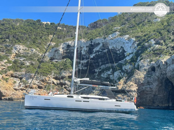 Upea Jeanneau-purjevene sesongin ulkopuoliseen risteilykokemukseen Valenciassa, Espanjassa