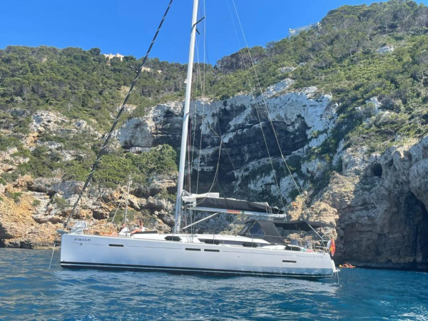 A Magnificent Jeanneau Sailing Yacht for High Season Cruising Experience in Valencia, Spain