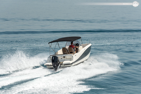 Neues, modernes und stilvolles RIB für Ihr Wasserabenteuer in Trogir, Kroatien