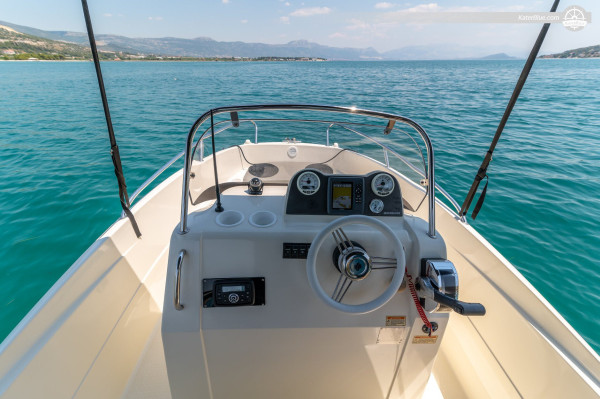 Κάντε τη θάλασσα την παιδική σας χαρά με το RIB Quicksilver-Experience στο Τρογκίρ της Κροατίας