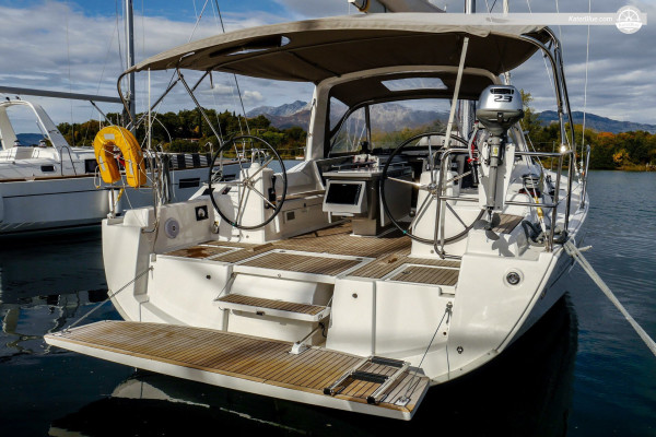 Keseimbangan Luar Biasa Saat Berlayar dengan Kapal Layar Oceanis 41.1 - Pengalaman di Tivat, Montenegro
