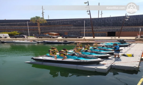 استمتع بتجربة جت سكي لا حدود لها مع رخصة في برشلونة ، إسبانيا