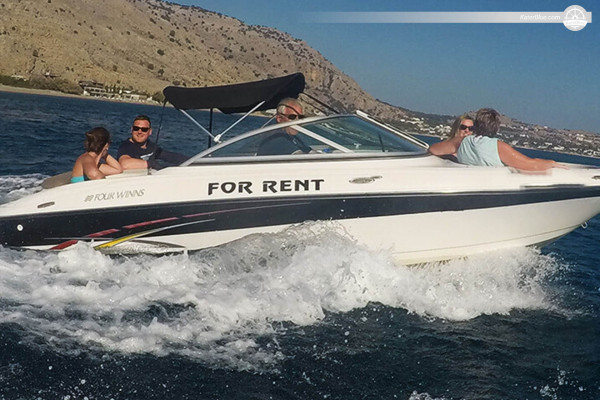 Yunanistan'ın Rodos adasında su sporları maceralarınızda lüks ve konforlu bir motorlu tekne deneyimini birleştirin.