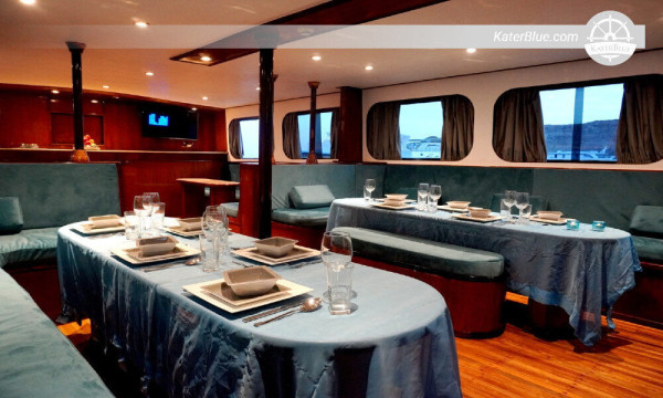 Wonderful Sails with an Amazing Motor Yacht in Egypt