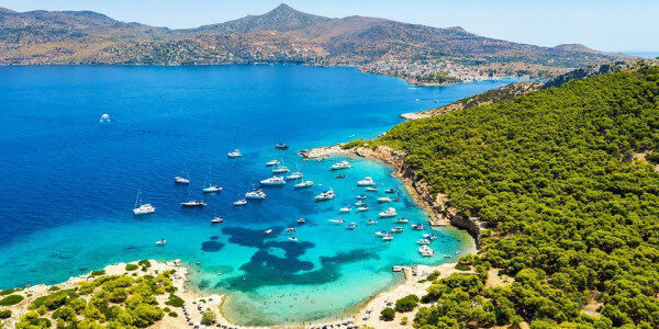 Vivez une navigation en toute sécurité à bord d'un voilier exceptionnel à Alimos, en Grèce.