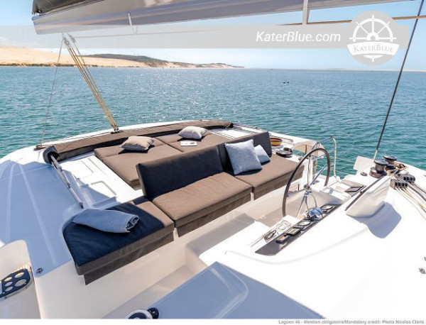 Découvrez la beauté et l'aventure des vacances à la voile à Alimos, en Grèce.